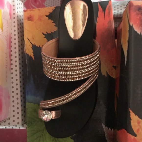 1 Left! Italina CHAMPAGNE Toe Bling Wedge SANDAL - Picture 8 of 9